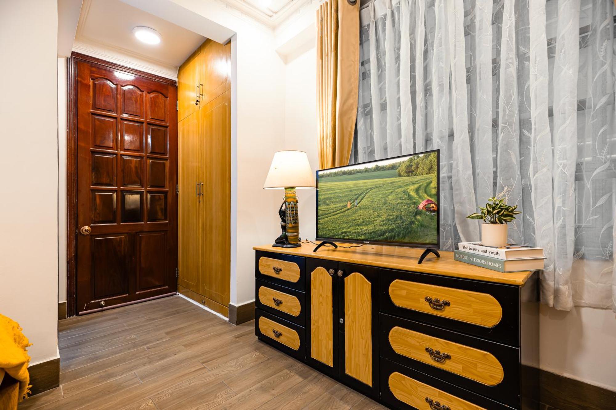 Entire 5bedroom House Saigon Quiet Alley In District 3 * TP. Hồ Chí Minh