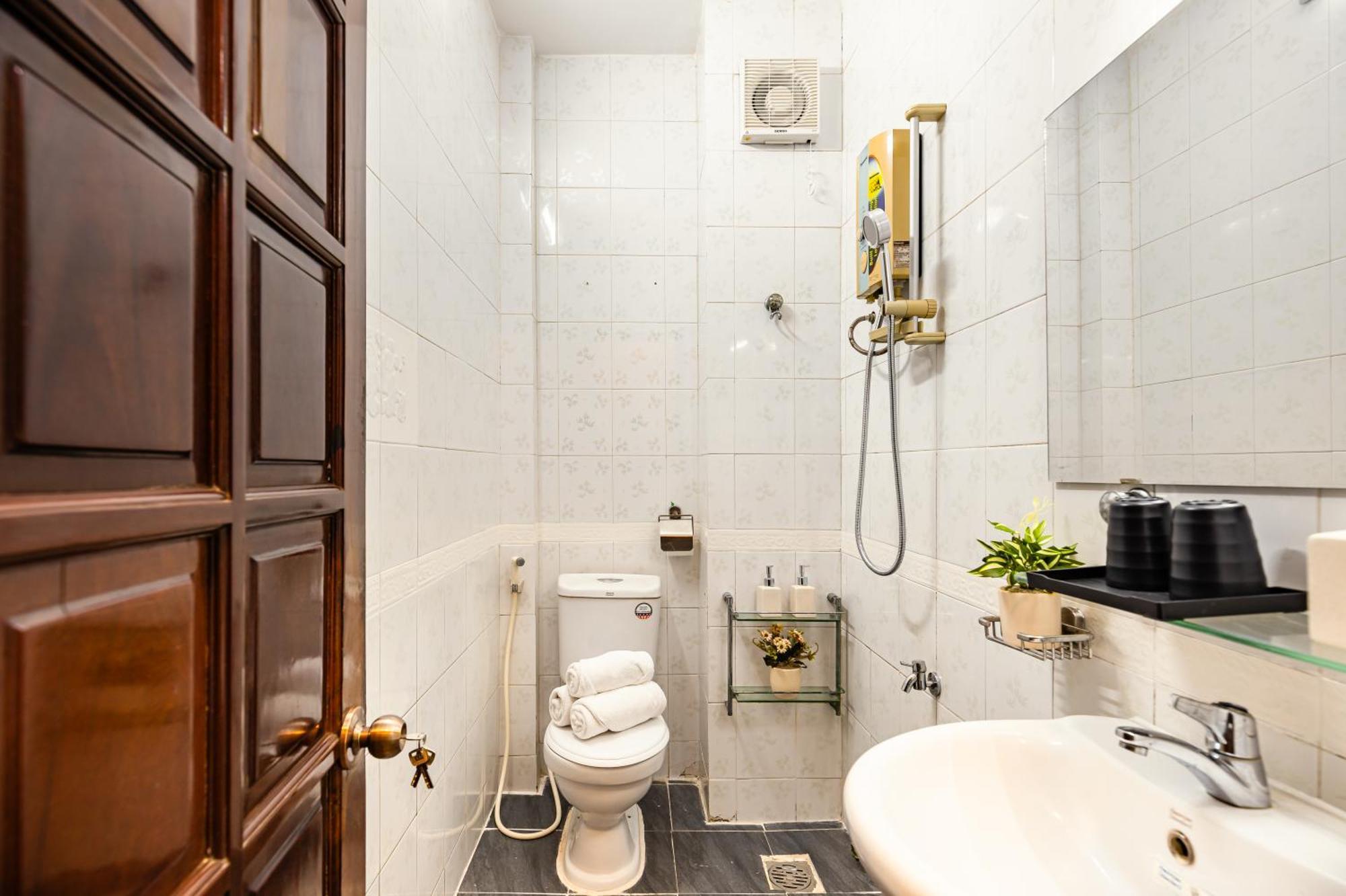 Entire 5bedroom House Saigon Quiet Alley In District 3 *